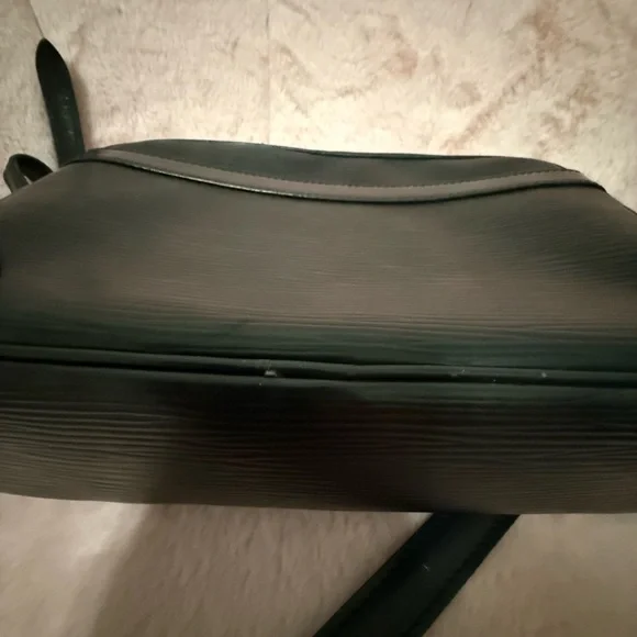 LOUIS VUITTON Epi Trocadero 23 - Picture 8 of 13